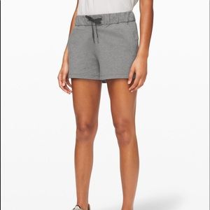 Lululemon On the Fly Short 2.5